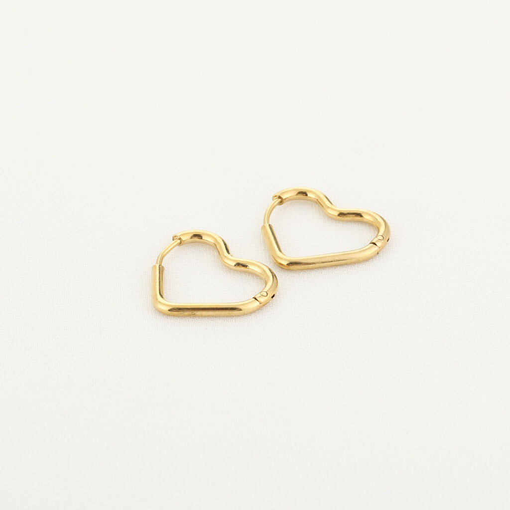 By Dae | Wavy Heart Hoops Goudkleurig