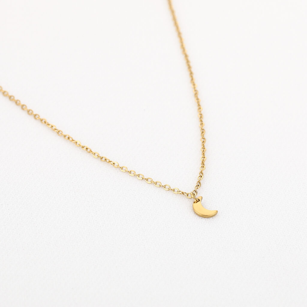 By Dae | Minimal Moon Necklace Goudkleurig - Stainless Steel