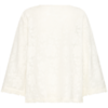 Achterkant van de witte kanten ICHI blouse met wijde mouwen