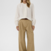 Crèmekleurige Saint Tropez blouse met broderie anglaise, lange mouwen en ruffle-detail aan de knoopsluiting.