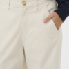 Witte Saint Tropez barrel jeans met hoge taille en losse pijpen gedragen in een casual outfit.