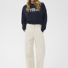 Witte Saint Tropez barrel jeans met hoge taille en losse pijpen gedragen in een casual outfit.