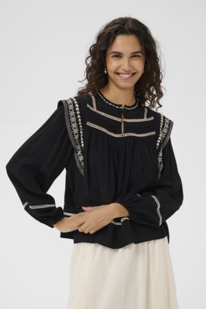 Zwarte Saint Tropez blouse met borduursel en sierlijke biezen