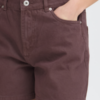 Bruine ICHI denim short met hoge taille en losse pasvorm. Detailfoto voorkant.
