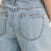Lichtblauwe ICHI denim short met hoge taille en losse pasvorm in een zomerse look