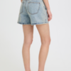 Lichtblauwe ICHI denim short met hoge taille en losse pasvorm in een zomerse look