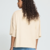 Beige ICHI boxy T-shirt met oversized pasvorm gedragen op een jeans in een casual look