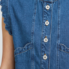 20125769_200929_360 Donkerblauw denim gilet van ICHI met ruffle details, knoopsluiting en korte boxy pasvorm van 100% katoen.