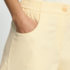 Lichtgele Kate short van ICHI met rechte pasvorm, elastische taille en comfortabele stretchkwaliteit.