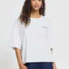 Wit oversized ICHI T-shirt van katoen met kleine Sun Kissed print op de borst en grote blauwe print op de achterkant.