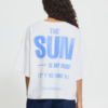 Wit oversized ICHI T-shirt van katoen met kleine Sun Kissed print op de borst en grote blauwe print op de achterkant.