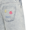 Lichtblauwe denim short van ICHI met hoge taille en kleurrijke zomerse borduursels op de achterzak