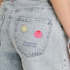 Lichtblauwe denim short van ICHI met hoge taille en kleurrijke zomerse borduursels op de achterzak