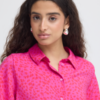 Kleurrijk ICHI shirt met korte mouwen en print gedragen als co-ord set met maxi rok