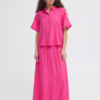 Kleurrijk ICHI shirt met korte mouwen en print gedragen als co-ord set met maxi rok