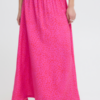Kleurrijke ICHI maxi rok met elastische taille en flowy pasvorm gedragen als zomerse outfit