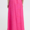 Kleurrijke ICHI maxi rok met elastische taille en flowy pasvorm gedragen als zomerse outfit