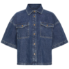 Oversized denim shirt van ICHI met korte mouwen gedragen als matching co-ord set met denim short