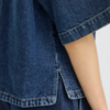 Oversized denim shirt van ICHI met korte mouwen gedragen als matching co-ord set met denim short