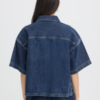 Oversized denim shirt van ICHI met korte mouwen gedragen als matching co-ord set met denim short