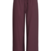 Wijnrode ICHI broek met elastische taille, strikceintuur en wijde rechte pijpen in soepelvallende viscosemix.