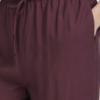 Wijnrode ICHI broek met elastische taille, strikceintuur en wijde rechte pijpen in soepelvallende viscosemix.