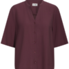 20126890_191623_100 Wijnrode ICHI blouse met V-hals, knoopsluiting en korte wijde mouwen in een soepelvallende viscosemix.