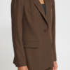 20125676_1908141_360 ICHI dames blazer met lange mouwen, reverskraag, enkele knoopsluiting en twee klepzakken.