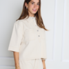 20126205_130905_610 ICHI IHHEZALLO boxy blouse in de kleur Birch met korte mouwen, borstzakken en drukknoopsluiting