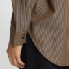 ICHI IHGARMI loose-fit blouse met bruine en beige strepen, lange mouwen en opvallende voorzak