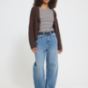 20126388_200928_400 ICHI IHMILANA Barrel Jeans in Washed Medium Blue met hoge taille, ruime ronde pijpen en stiknaden op kniehoogte