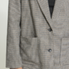 20126801_900012960_360 CHI IHLUBANA dames blazer in Grey Check met loose fit, reverskraag, knopen en opgestikte zakken.