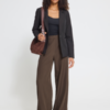 Bruine wide leg pantalon van ICHI met elastische tailleband, lange rechte pijpen en een nette, stijlvolle fit.