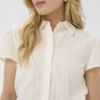 Saint Tropez SabbeeSZ SS Shirt in Ice/White met korte mouwen, klassieke kraag en een subtiel gestructureerde stof.