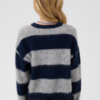 30515375_305238_550 Saint Tropez TayzieSZ oversized trui met brede donkerblauwe en grijze strepen, ronde hals en lange mouwen