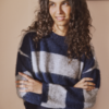 30515375_305238_600 Saint Tropez TayzieSZ oversized trui met brede donkerblauwe en grijze strepen, ronde hals en lange mouwen