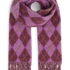 20126429_192024_100 ICHI IADAHLIA Scarf in Rhododendron Red met kleurrijk ruitmotief, pluizige structuur en franjes.