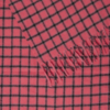 20126439_194008_300 ICHI IAEMILY Scarf in Black met een roze basis, zwart ruitdessin en franjes.