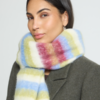 ICHI IALEONORA Scarf in Blue Bonnet met kleurrijk streepdessin, pluizige structuur en lange franjes.