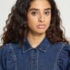 20126565_200928_350 ICHI IHAlva SH2 denim shirt in Washed Medium Blue met lange mouwen, knopen en geplooide schouders.