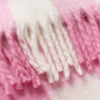 30513171_305047_300 Saint Tropez FalbertaSZ Scarf in Begonia Pink Check met roze-crème ruitdessin en lange franjes.