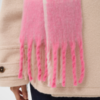 30513171_305047_360 Saint Tropez FalbertaSZ Scarf in Begonia Pink Check met roze-crème ruitdessin en lange franjes.