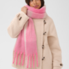 30513171_305047_500 Saint Tropez FalbertaSZ Scarf in Begonia Pink Check met roze-crème ruitdessin en lange franjes.