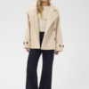 Saint Tropez SophieSZ korte duffelcoat in crème met loose fit, toggle-sluiting, raglanmouwen en brede kraag