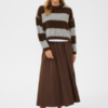 30515375_305237_400 Saint Tropez TayzieSZ oversized trui met brede donkerbruine en grijze strepen, ronde hals en lange mouwen