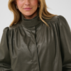 30515451_190515_350 Saint Tropez TomaSZ Jacket in Army Green met faux-leather look, A-lijn, opstaande kraag en lange pofmouwen
