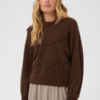 Saint Tropez TitiaSZ bruine loose-fit trui met lange volumineuze mouwen en gevlochten details.
