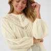 30515479_110510_350 Saint Tropez TuttiSZ lichtgele katoenen blouse met kanten inzet en lange volumineuze mouwen.