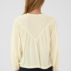 30515479_110510_550 Saint Tropez TuttiSZ lichtgele katoenen blouse met kanten inzet en lange volumineuze mouwen.