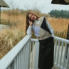 Camp_AUTUMN 26_2026 AW_FREEQUENT_211715_8602_2 211721_1400_2 211744_1000_2 Freequent FQMALAY-SHIRT in Star Off-white met rucheskraag, knoopsluiting, borstzak en lange mouwen.